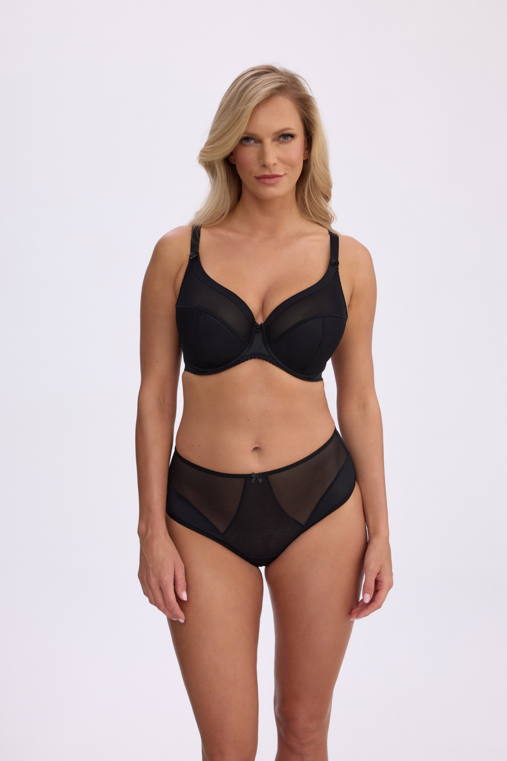 001 Sara PU бюст